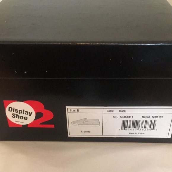 NIB. Comfortable &cute black & white slip on’s. - Picture 4 of 6